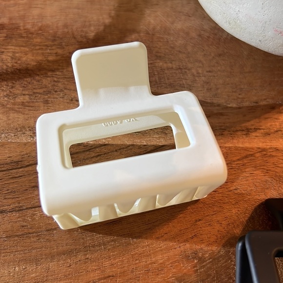 Set of 3 Matte Color Claw Clips - Picture 5 of 6